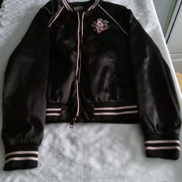 Suzy Shier Jackets & Blazers - Suzy Shier Black and Pink Bomber Jacket with Embroidered Patch Confort and style